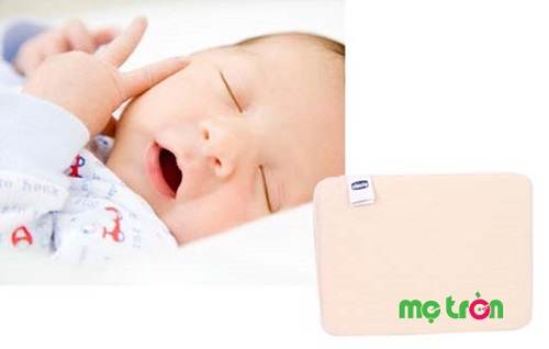 Gối chống dị ứng Chicco màu trắng nâng niu giấc ngủ bé yêu