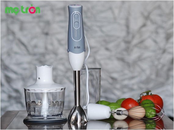 Trang bị ly đong 600ml đi kèm có phân chia các mức đong rõ ràng giúp bạn dễ dàng đong thực phẩm hơn