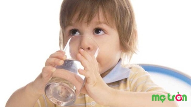 Nước chính là bí quyết tuyệt vời mà mẹ không được bỏ qua để có thể chăm sóc sức khỏe và trí thông minh của bé yêu 