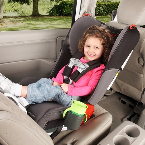 10 quy tắc quan trọng giúp bảo vệ bé an toàn khi ngồi ô tô