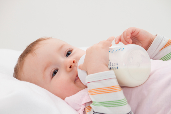 Chia sẻ cách hâm sữa mẹ an toàn và không làm mất chất dinh dưỡng
