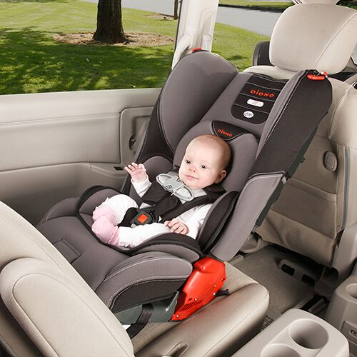 Tại sao bạn nên sử dụng ghế ngồi ô tô cho bé khi ra ngoài?