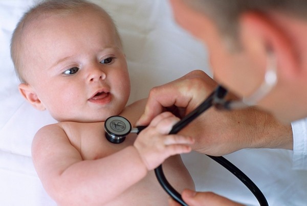 Trẻ có cần khám bác sĩ thường xuyên?