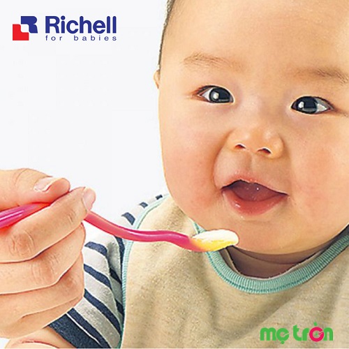 Thìa mềm Richell RC45450 thiết kế tiện dụng cho bé