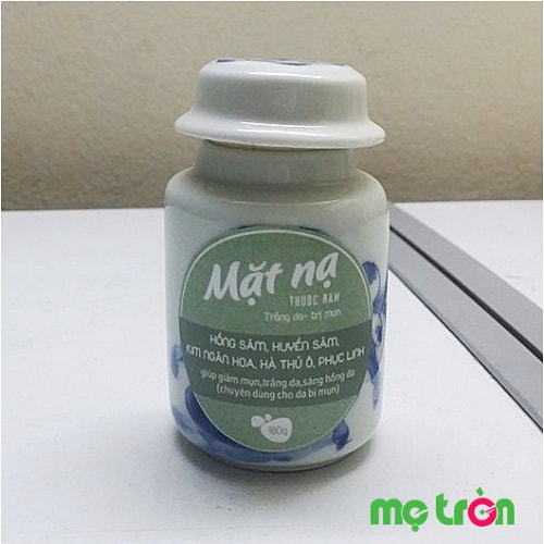 Mặt nạ thuốc nam trắng da trị mụn cho mẹ sau sinh Việt Care là sản phẩm giúp chăm sóc làn da cho phụ nữ sau sinh, lấy lại vẻ đẹp, sự mịn màng trước đây. Sản phẩm từ các thành phần tự nhiên nên an toàn cho cả mẹ và bé khi sử dụng.