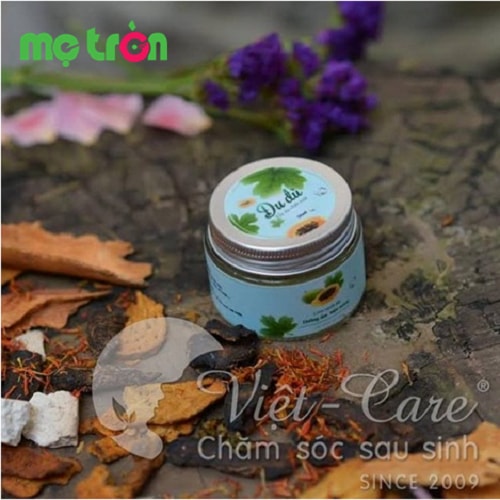 Tẩy da chết đu đủ Việt Care được chiết xuất từ đu đủ dùng để tẩy các tế bào da chết giúp làm sạch nhẹ nhàng cho da với công thức bổ sung tinh chất giữ ẩm cho làn da mềm mịn ngay cả sau khi sử dụng. Sản phẩm đảm bảo an toàn cho mọi loại da kể cả làn da nhạy cảm.