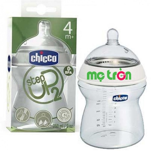 Bình sữa Step Up Chicco 250ml cổ rộng với núm ty mềm mại dành cho bé từ 4 tháng tuổi được làm từ chất liệu nhựa PP cao cấp, hoàn toàn không chứa BPA gây hại cho sức khỏe của bé.