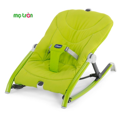 Chiếc ghế rung bỏ túi Pocket Relax Chicco 0M+ pha xanh là một sản phẩm được thiết kế thông minh, độc đáo và dễ sử dụng. Ghế rung có lớp đệm nằm mềm và êm, là một trong những sản phẩm được ưa chuộng nhất hiện nay, không chỉ vì sự tiện dụng mà ghế rung mang lại mà còn là sự thích thú của bé khi nằm lên mà còn giúp bé có giấc ngủ ngon