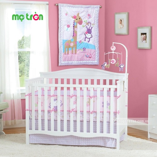 Bộ ga gối quây cũi Pretty Summer 67520 từ Mỹ gồm 1 rèm, 1 ga, 1 quây cũi, 1 rèm che chân cũi được thiết kế tinh tế, màu sắc giống nhau để tạo tính thẩm mỹ cho không gian. Chất liệu vải cao cấp an toàn và mềm mại tạo cho bé cảm giác thoải mái khi ngủ.