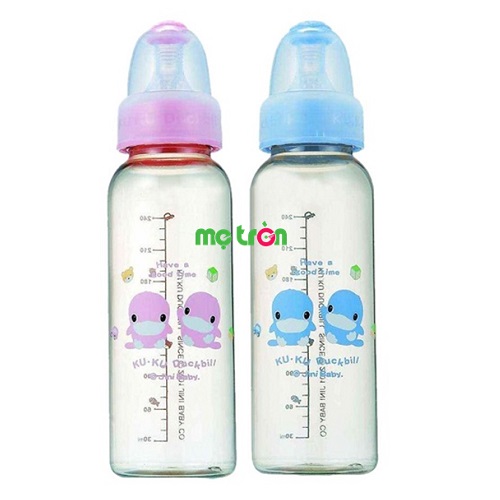 Bình sữa 240ml KUKU 5812 làm từ chất liệu nhựa an toàn cho bé là dòng sản phẩm chất lượng được nhiều bậc phụ huynh yêu thích và lựa chọn cho bé sử dụng. Kiểu dáng bình thon dài tiện lợi với nắp bình hình vịt KUKU dễ thương chắc chắn sẽ giúp mẹ chăm sóc bé tốt nhất. 