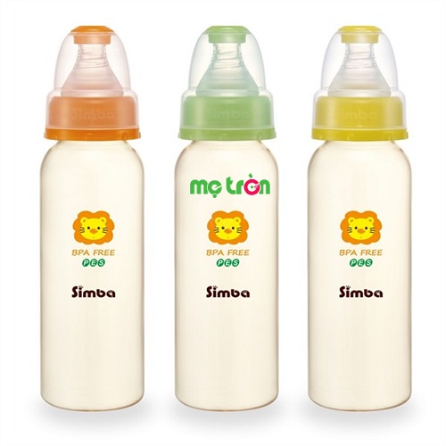 Bình sữa Simba màu nhựa PES 240ml S6852 không chứa chất độc hại được làm từ chất liệu nhựa PES cao cấp, hoàn toàn không chứa BPA gây hại cho sức khỏe của bé. Núm ty mềm mại an toàn mang đến cho bé cảm giác thoải mái như bú ty mẹ.
