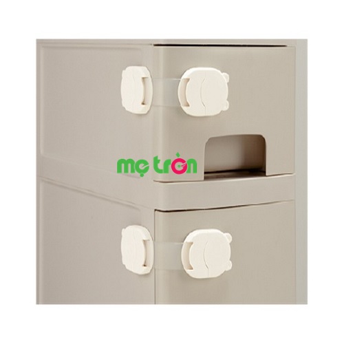 Khóa an toàn đa năng Richell RC98190 là vật dụng dùng chốt khóa tại các vị trí để đóng mở như ngăn kéo, tủ lạnh, hộc tủ, cửa,…giúp mẹ có thể yên tâm khi cho bé chơi trong phòng khi không ở bên cạnh con mà không lo bé sẽ nghịch gây nguy hiểm. 