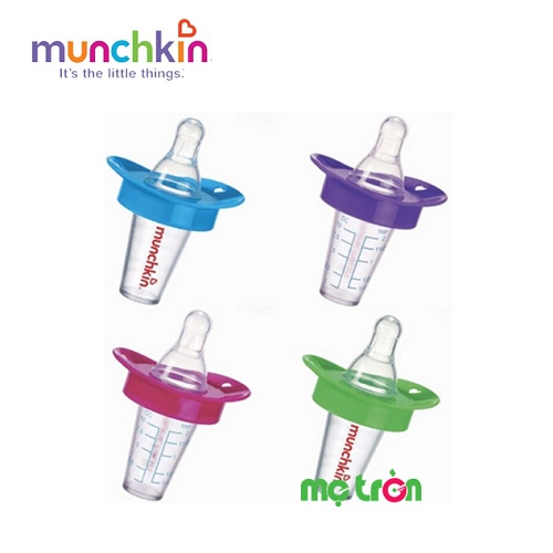 - Ty hỗ trợ uống thuốc nước Munchkin 12501 có tiết kế như bình sữa mini cùng núm ty mềm.
- Phan chia vạch rõ ràng giúp bố mẹ pha thuốc chính xác.
- Chất liệu Silicone và nhựa PP rất an toàn.
