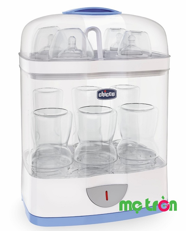 <p>Máy tiệt trùng bình sữa Chicco Italy được sản xuất từ thành phần chất liệu đảm bảo an toàn tuyệt đối cho sức khỏe bé yêu. Thiết kế đa năng và tiện dụng với khả năng tiệt trùng đến 6 bình sữa trong khoảng thời gian 15 phút.</p>